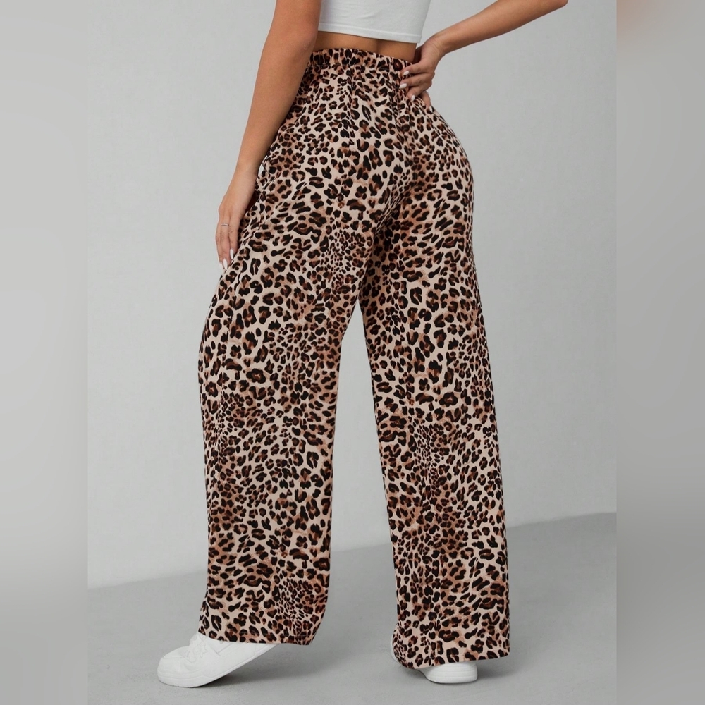 Leopard Print Wide-Leg Pants - Picture 4 of 11